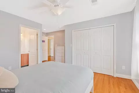 Bedroom - 43485 Foxgrove Ct, Ashburn, VA 20147 photo 5 of 8