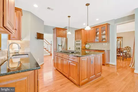 Kitchen - 43485 Foxgrove Ct, Ashburn, VA 20147 photo 2 of 3