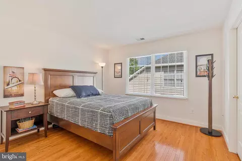 Bedroom - 43485 Foxgrove Ct, Ashburn, VA 20147 photo 6 of 8