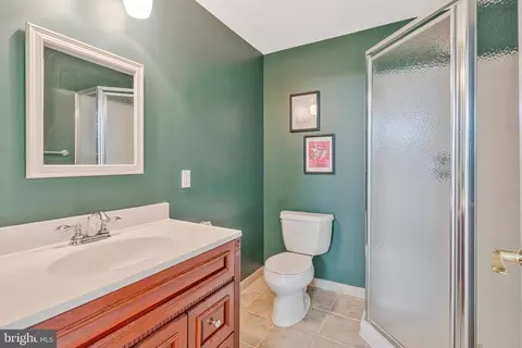 Bath - 43485 Foxgrove Ct, Ashburn, VA 20147 photo 4 of 4