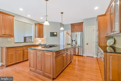 Kitchen - 43485 Foxgrove Ct, Ashburn, VA 20147 photo 3 of 3