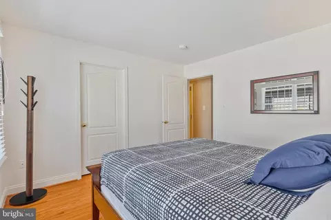 Bedroom - 43485 Foxgrove Ct, Ashburn, VA 20147 photo 7 of 8
