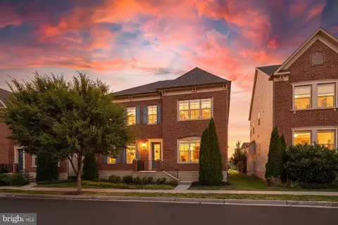 20624 Holyoke Dr, Ashburn, VA 20147