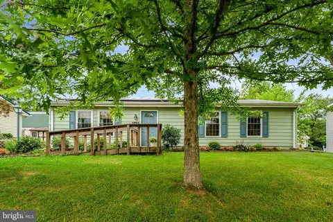 719 N Belfort St, Sterling, VA 20164