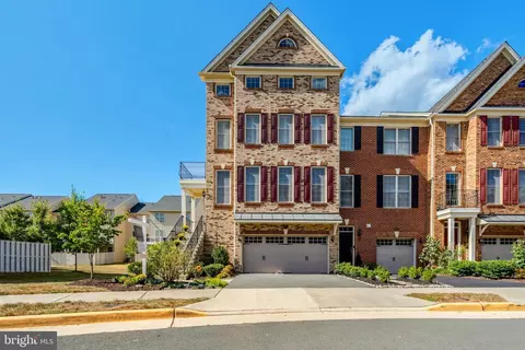 42634 Lancaster Ridge Ter, Chantilly, VA 20152