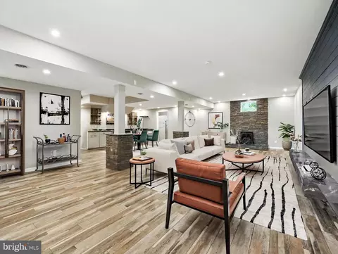 Living - 34844 Apple Pride Ct, Round Hill, VA 20141 photo 3 of 4