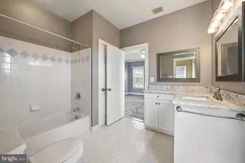 Bath - 34844 Apple Pride Ct, Round Hill, VA 20141 photo 3 of 5
