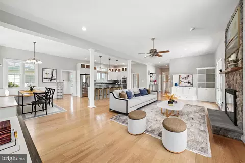 Living - 34844 Apple Pride Ct, Round Hill, VA 20141 photo 2 of 4