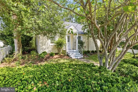106 W Marshall St, Middleburg, VA 20117