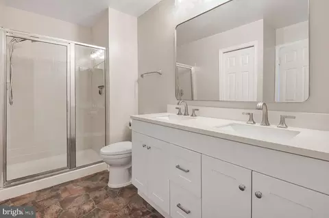Bath - 21806 Leatherleaf Cir, Sterling, VA 20164 photo 2 of 2