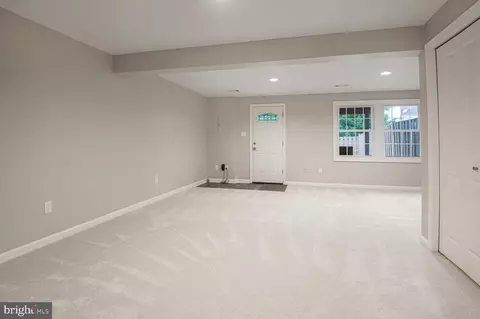 Living - 21806 Leatherleaf Cir, Sterling, VA 20164 photo 3 of 3
