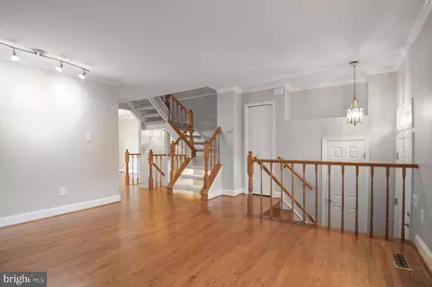 Living - 21806 Leatherleaf Cir, Sterling, VA 20164 photo 1 of 3