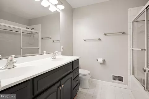 Bath - 21806 Leatherleaf Cir, Sterling, VA 20164 photo 1 of 2