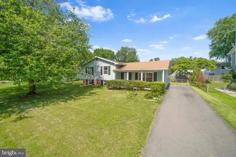 305 S Kennedy Rd S, Sterling, VA 20164