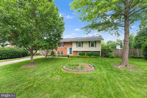 1010 Tuscarora Dr SW, Leesburg, VA 20175
