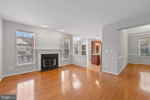 19608 Edgemont Sq, Ashburn, VA 20147 photo 9
