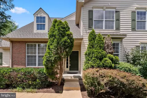 19608 Edgemont Sq, Ashburn, VA 20147 photo 4