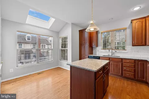 19608 Edgemont Sq, Ashburn, VA 20147 photo 14