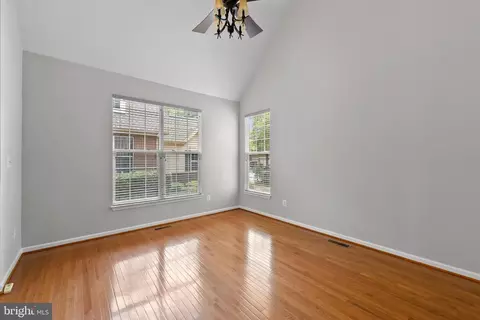 19608 Edgemont Sq, Ashburn, VA 20147 photo 6