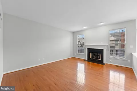 19608 Edgemont Sq, Ashburn, VA 20147 photo 11