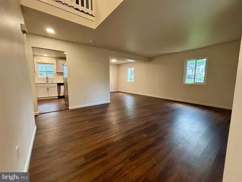 208 Keyes Ct, Sterling, VA 20164 photo 4