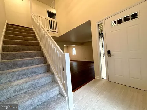 208 Keyes Ct, Sterling, VA 20164 photo 3