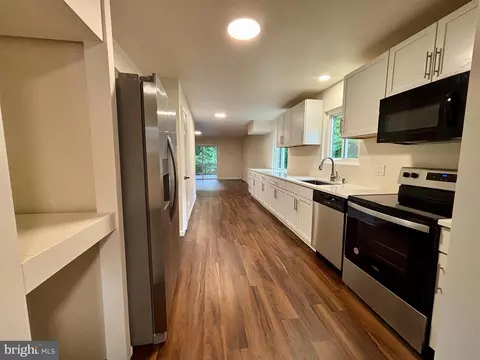 208 Keyes Ct, Sterling, VA 20164 photo 10