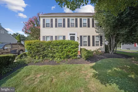 Exterior - 4 Bentley Dr, Sterling, VA 20165 photo 2 of 6