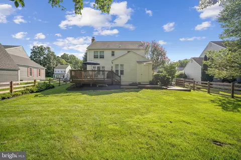 Exterior - 4 Bentley Dr, Sterling, VA 20165 photo 5 of 6