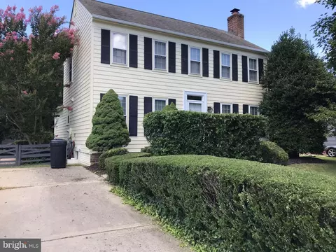 4 Bentley Dr, Sterling, VA 20165