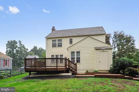 Exterior - 4 Bentley Dr, Sterling, VA 20165 photo 4 of 6