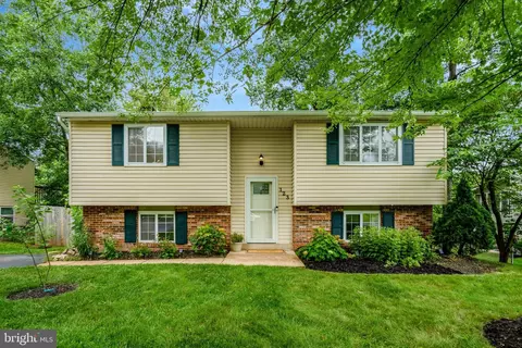 123 Magnolia Rd, Sterling, VA 20164