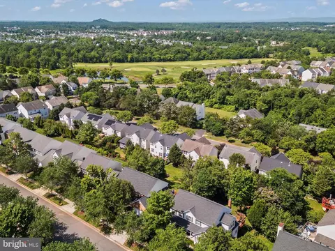 View/Area - 25530 Chilmark Dr, Chantilly, VA 20152 photo 5 of 10