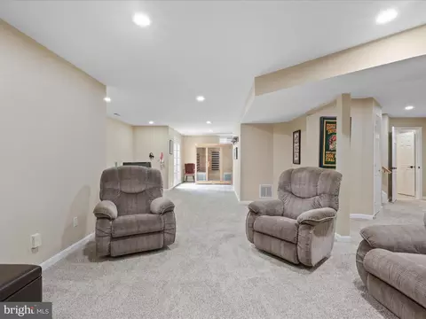 Living - 25530 Chilmark Dr, Chantilly, VA 20152 photo 3 of 4