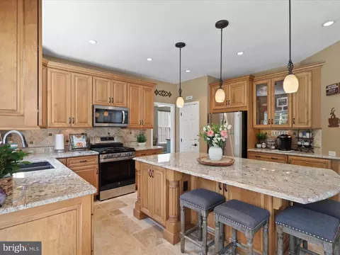 Kitchen - 25530 Chilmark Dr, Chantilly, VA 20152 photo 2 of 5