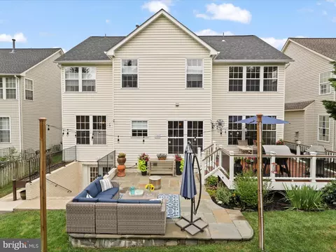 Exterior - 25530 Chilmark Dr, Chantilly, VA 20152 photo 1 of 11