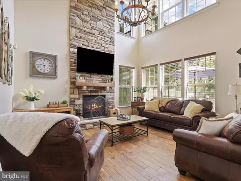 Living - 25530 Chilmark Dr, Chantilly, VA 20152 photo 1 of 4