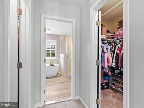 Entry Way - 25530 Chilmark Dr, Chantilly, VA 20152 photo 3 of 5