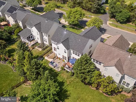View/Area - 25530 Chilmark Dr, Chantilly, VA 20152 photo 2 of 10