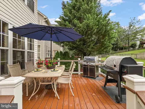 Exterior - 25530 Chilmark Dr, Chantilly, VA 20152 photo 4 of 11