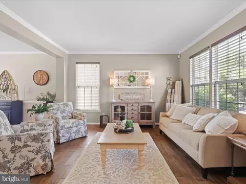 Living - 25530 Chilmark Dr, Chantilly, VA 20152 photo 2 of 4