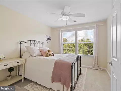 Bedroom - 25530 Chilmark Dr, Chantilly, VA 20152 photo 5 of 5