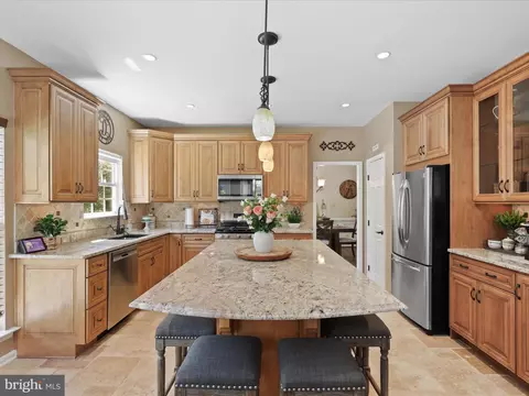 Kitchen - 25530 Chilmark Dr, Chantilly, VA 20152 photo 4 of 5