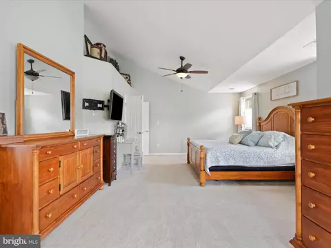 Bedroom - 25530 Chilmark Dr, Chantilly, VA 20152 photo 3 of 5
