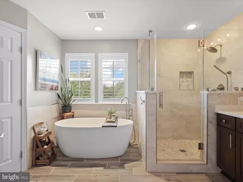 Bath - 25530 Chilmark Dr, Chantilly, VA 20152 photo 2 of 7
