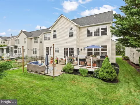Exterior - 25530 Chilmark Dr, Chantilly, VA 20152 photo 8 of 11
