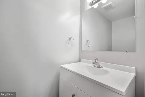 Bath - 415 Argus Pl, Sterling, VA 20164 photo 1 of 3