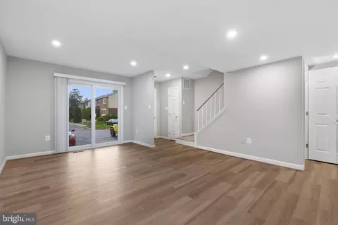 Living - 415 Argus Pl, Sterling, VA 20164 photo 3 of 6