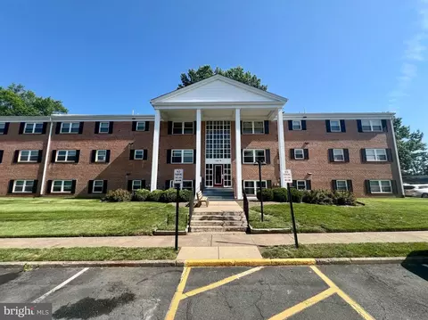 120 4 Washington St NE #7, Leesburg, VA 20176