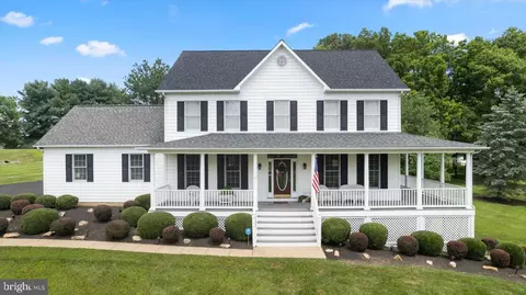 38490 Millstone Dr, Hillsboro, VA 20132